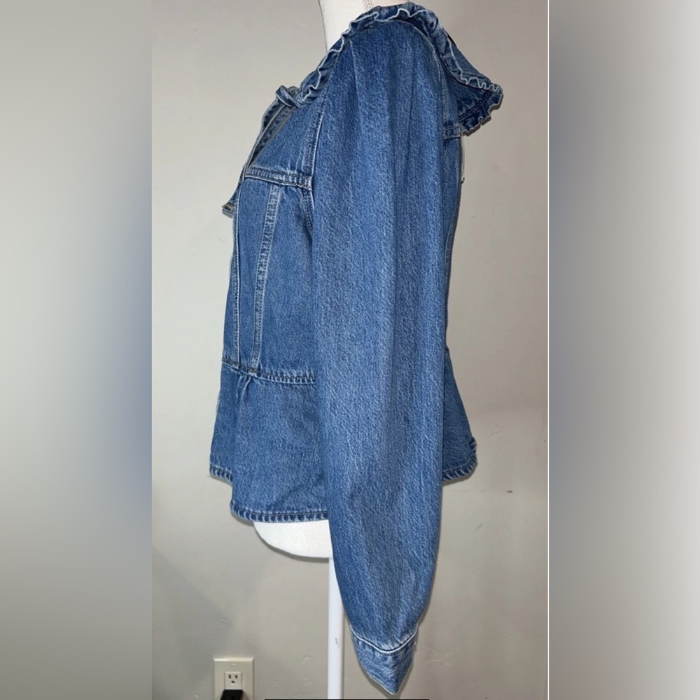 Levi's Women’s Prairie Denim Ruffle Trucker Jacket In Medium Wash Sz M NWT - Picture 5 of 12